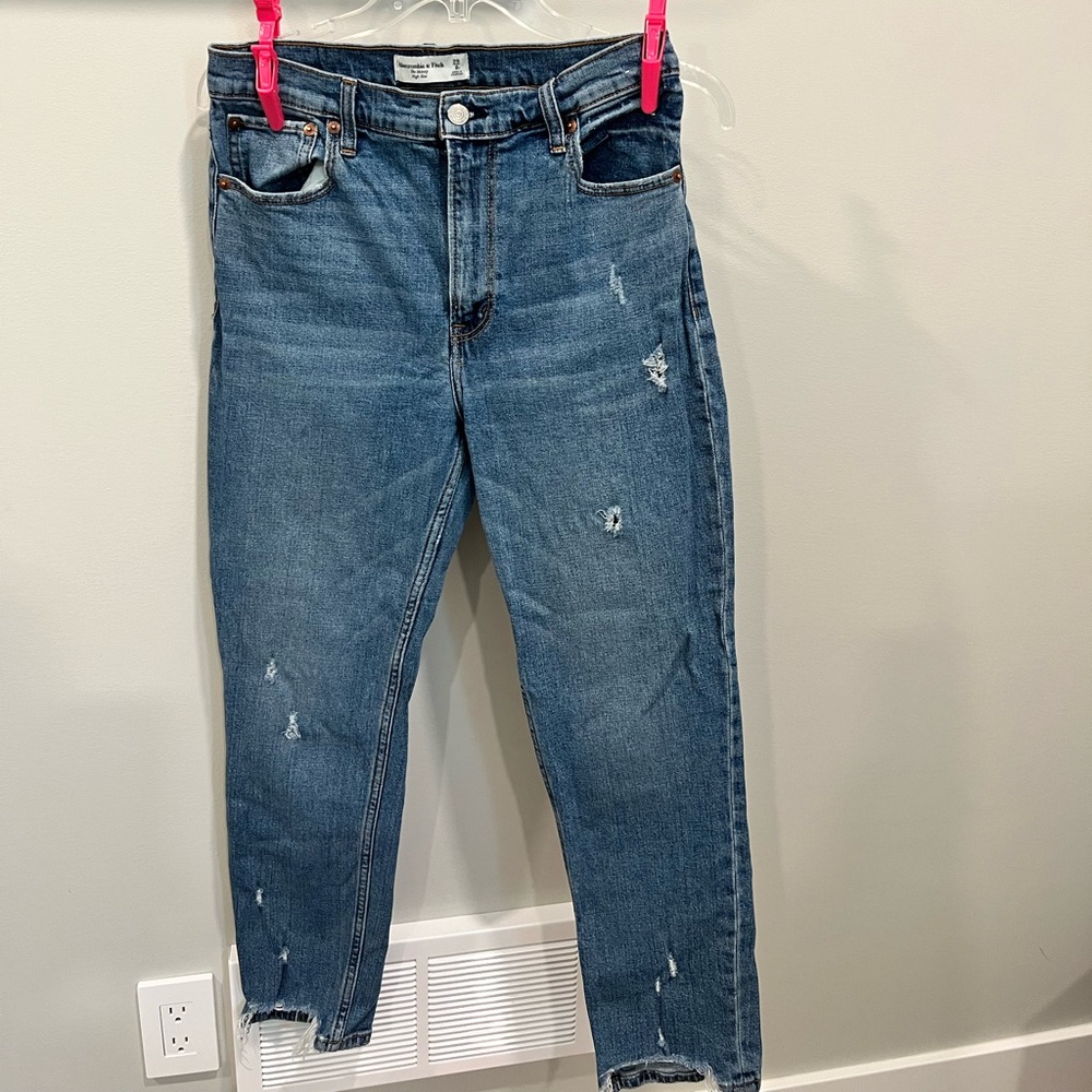 A&F The Skinny Highrise split hem jean. Size 29/8R